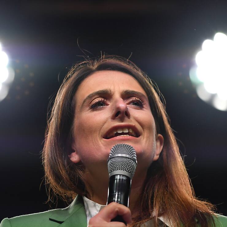 La cheffe des écologistes Marine Tondelier fait pression sur le président Emmanuel macron.