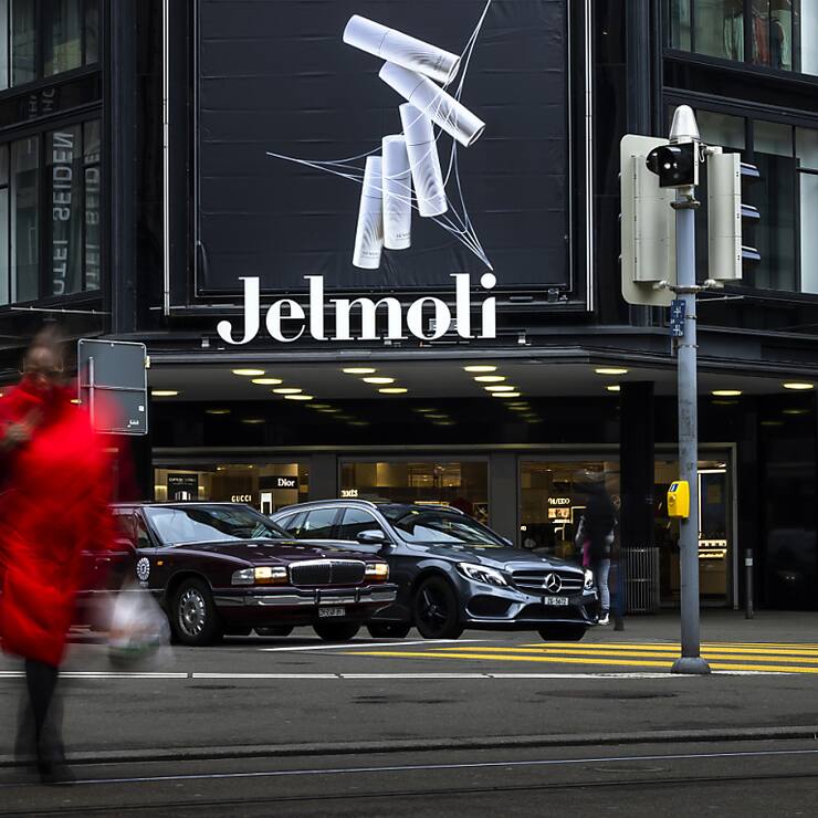 Le bâtiment, dans lequel se trouve actuellement le grand magasin Jelmoli, doit être rénové jusqu'en 2027. (archive)
