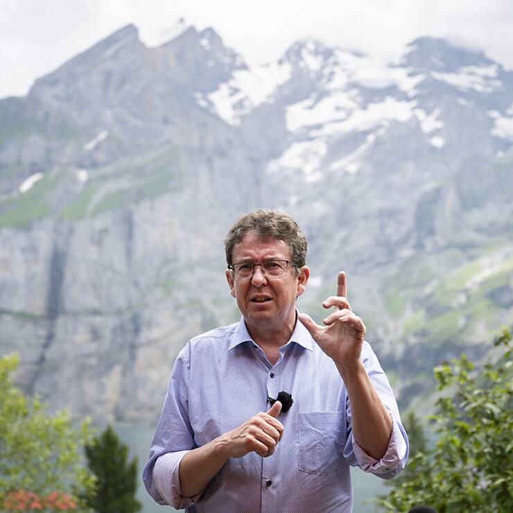 En matière d'approvisionnement en électricité, les centrales de réserve figurent pour le ministre UDC en tête de liste des urgences, les centrales existantes devant être remplacées en 2026.