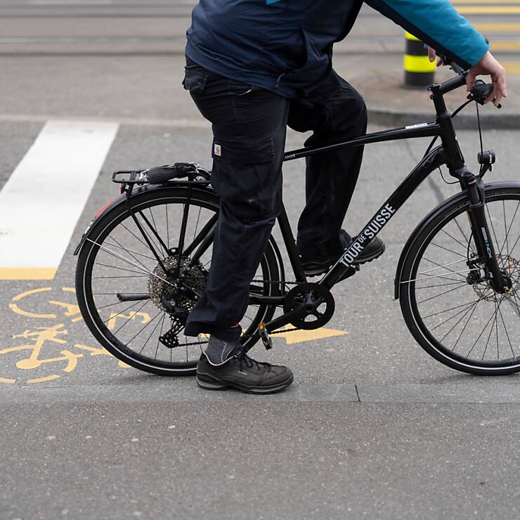 Après une altercation avec un cycliste près d'un feu rouge, l'automobiliste a écrasé volontairement l'homme tombé au sol. Il a pris la fuite, mais les signalements soumis à la police par la population ont permis de le retrouver et de l'arrêter (photo symbolique).
