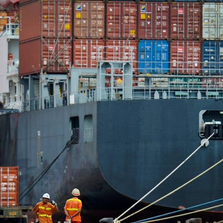 Les exportations chinoises progressent pour le troisième mois consécutif, après un repli sur un an en mars (-7,5%). (AP Photo/Andy Wong)