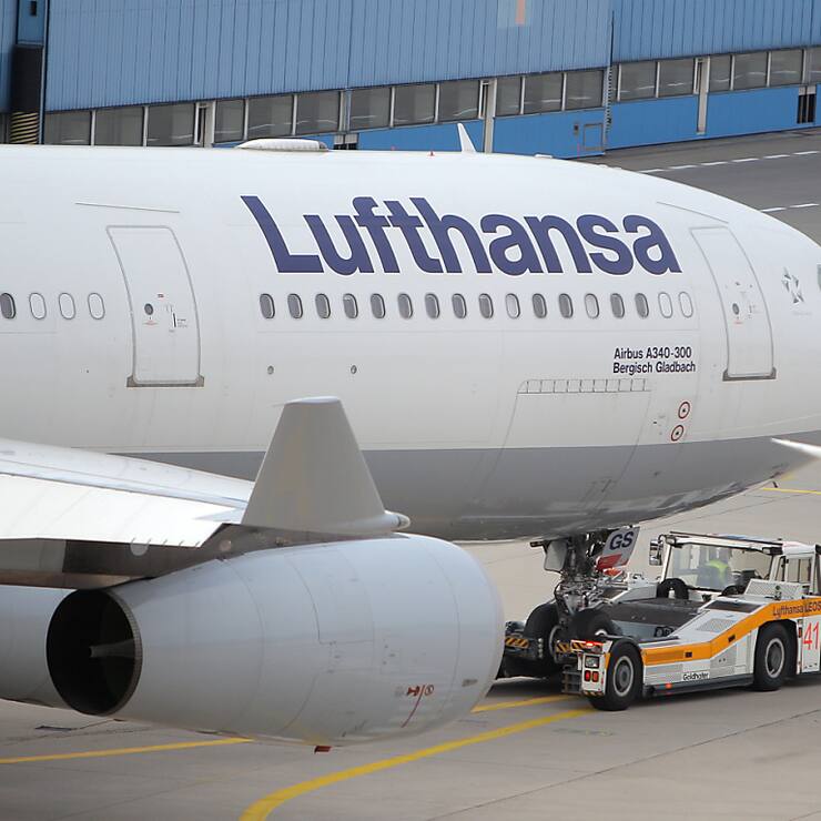 Le groupe Lufthansa prévoit désormais un résultat d'exploitation ajusté annuel compris entre 1,4 et 1,8 milliard d'euros, contre environ 2,2 milliards auparavant, suite à un premier semestre décevant. (archives)