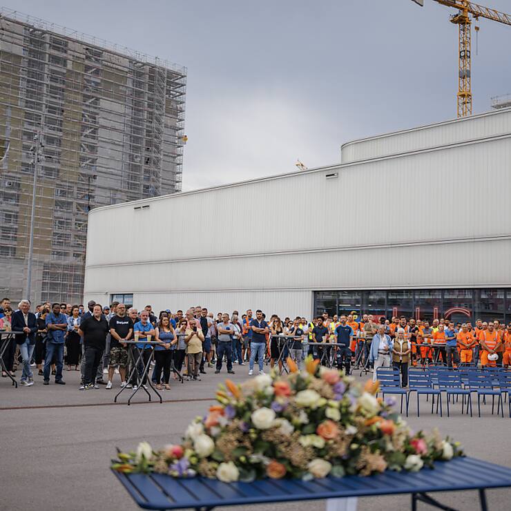 La cérémonie s'est tenue à proximité des lieux de l'accident.