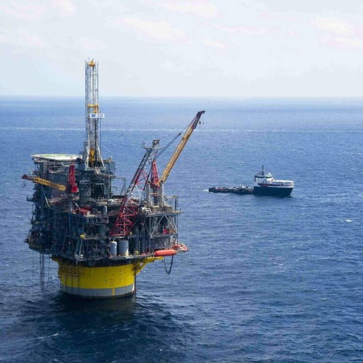 Si les combustibles fossiles sont les plus grands contributeurs au réchauffement, le dérèglement du climat pèse donc aussi en retour, de plus en plus visiblement, sur les opérations des groupes pétroliers et gaziers. EPA/MIKE DUHON / ROYAL DUTCH SHELL / HO