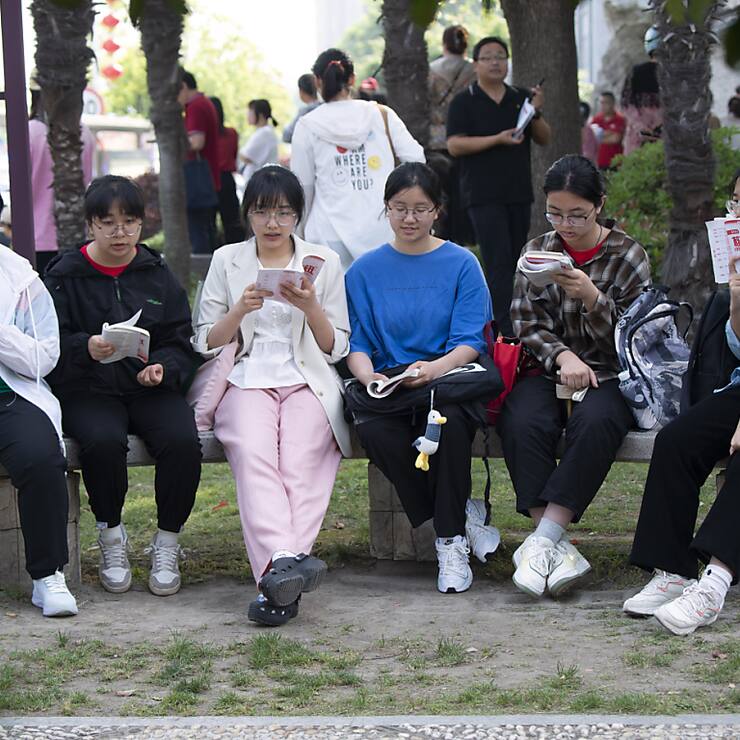 Pour l'ensemble de la population active, le taux de chômage s'est affiché à 5% le mois dernier. (Chinatopix via AP)