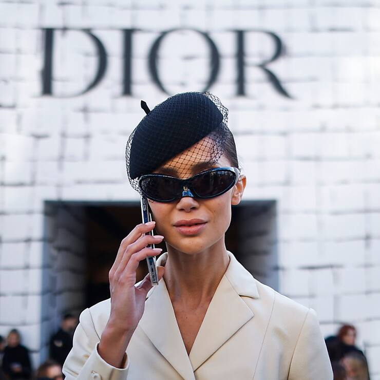L'autorité italienne de la concurrence a ouvert une enquête visant le groupe de luxe Giorgio Armani ainsi que Dior Italie, soupçonnés d'avoir été peu regardants sur les conditions de travail de leurs sous-traitants.
