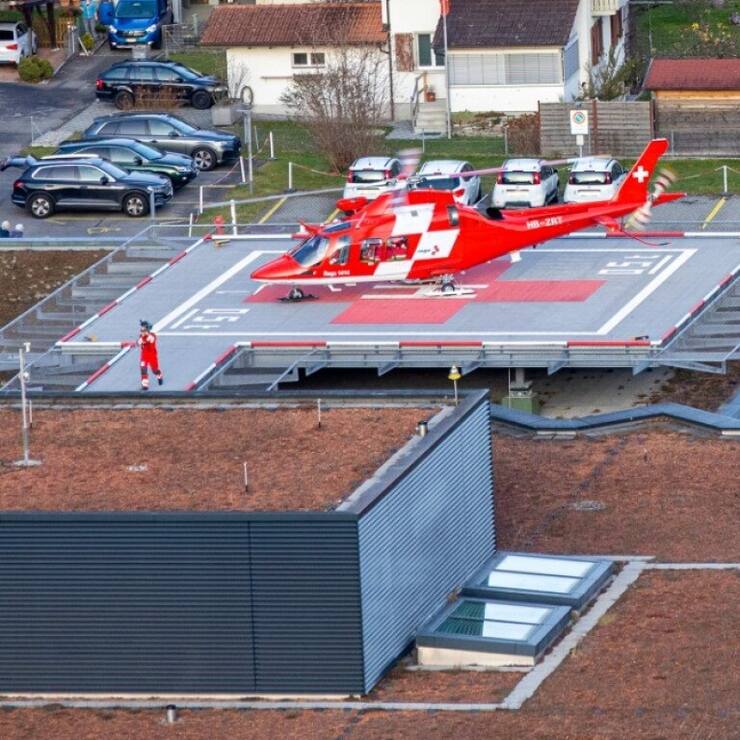 Le nouveau système d'approche aux instruments des hélicoptères de la Rega en cas de mauvaise visibilité est utilisé à l'hôpital d'Interlaken (BE).