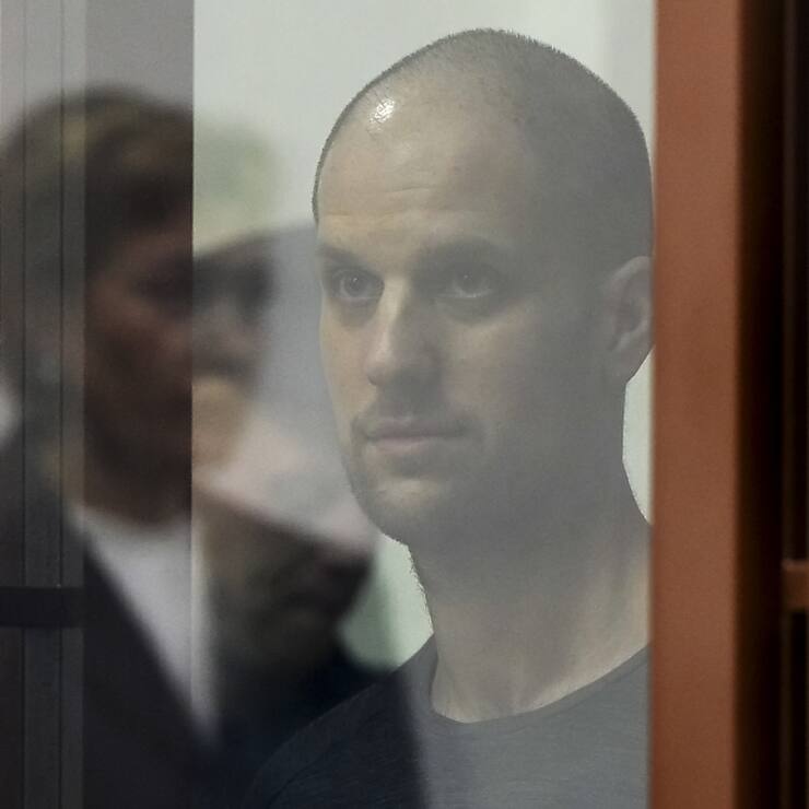 Le journaliste du Wall Street Journal écoute le verdict au "Palais de Justice" de Yekaterinburg en Russie.