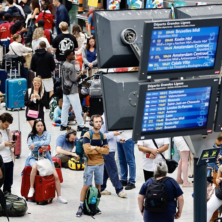 L'attaque est survenue à quelques heures seulement de la cérémonie d'ouverture des Jeux olympiques 2024 à Paris, alors que de nombreux voyageurs avaient prévu de rallier la capitale, suscitant une pagaille monstre dans les gares vendredi au petit matin.