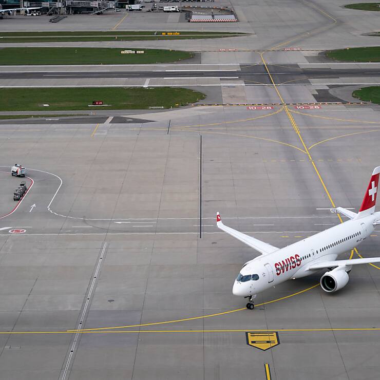 Selon le communiqué, le secteur du fret a désormais retrouvé son niveau d'avant la crise. Une forte activité de commerce électronique a permis de compenser une demande plus faible sur les marchés du fret aérien européen et américain en raison de la situation économique. (KEYSTONE/Gaetan Bally)