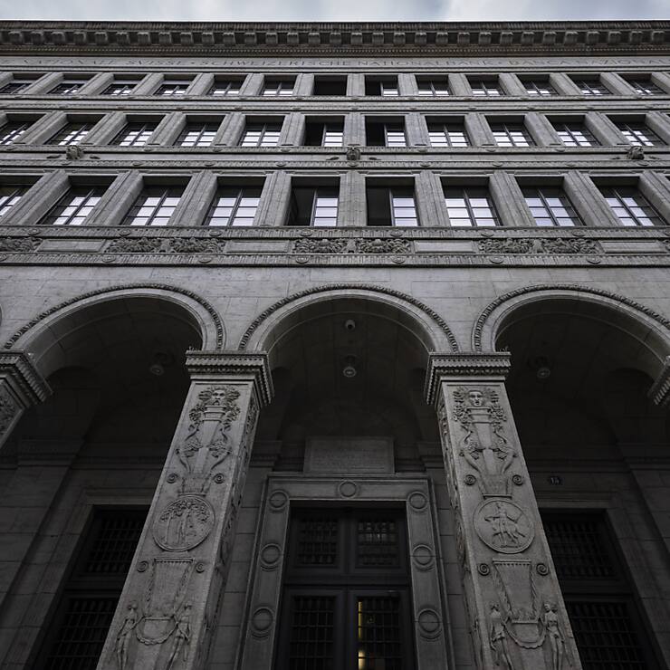 Malgré cette embellie, cantons et Confédération devront probablement patienter encore avant de bénéficier à nouveau d'une contribution de la part de l'institut d'émission. (KEYSTONE/Michael Buholzer).