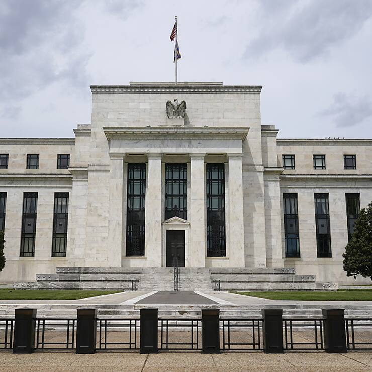 La Fed se dit attentive aux risques pesant sur l'emploi et l'inflation.