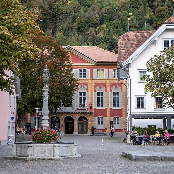 Le "Tellsweg" se termine devant le Théâtre d'Uri.