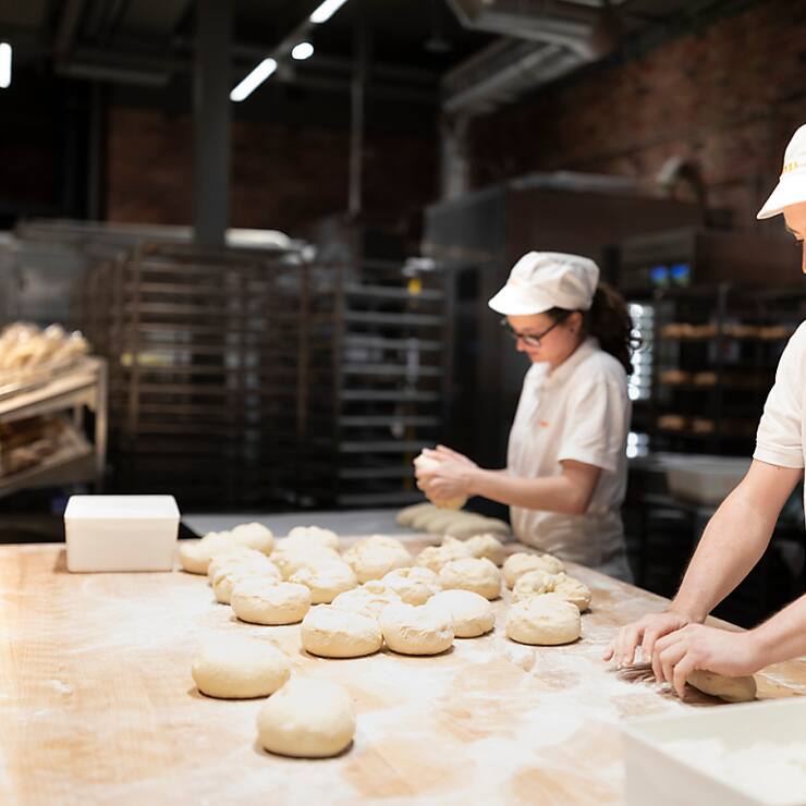 L'économie helvétique traverse une phase de faiblesse en ce milieu d'année, selon l'indice des directeurs d'achats (PMI) d'UBS publié vendredi. (KEYSTONE/Gaetan Bally)