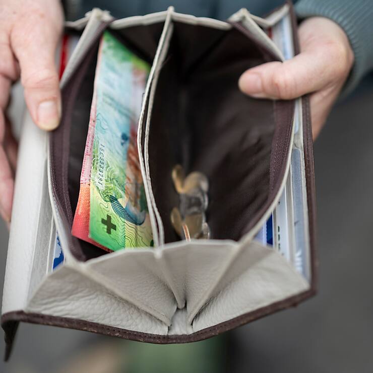L'organisation "Employés Suisse" réclame des hausses notamment pour les classes de salaires moyennes, afin que "les collaborateurs se sentent valorisés et restent motivés pour fournir leur meilleure prestation" (image symbolique).