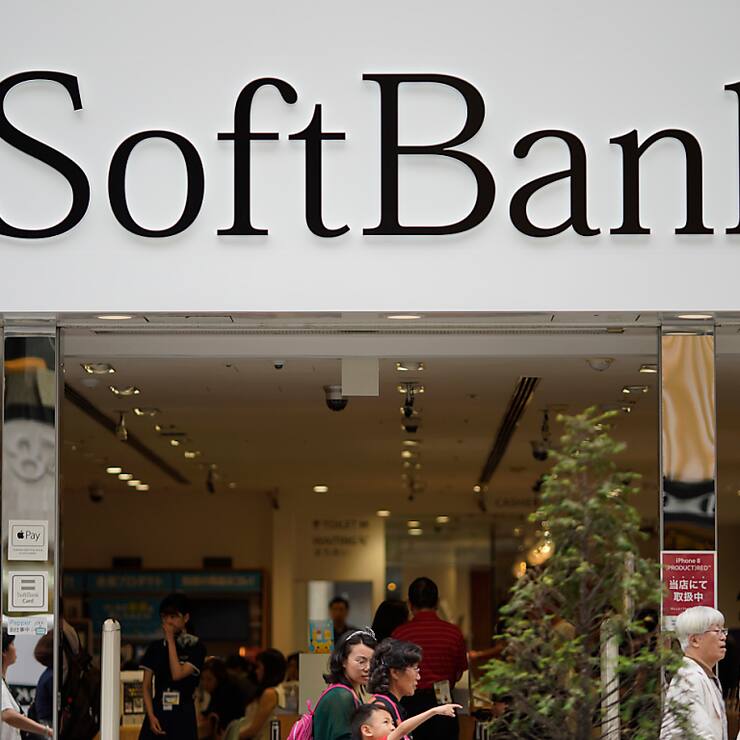 SoftBank explique par ailleurs avoir subi une perte de 443,9 milliards de yens "en raison de l'impact du yen faible". (AP Photo/Shuji Kajiyama)