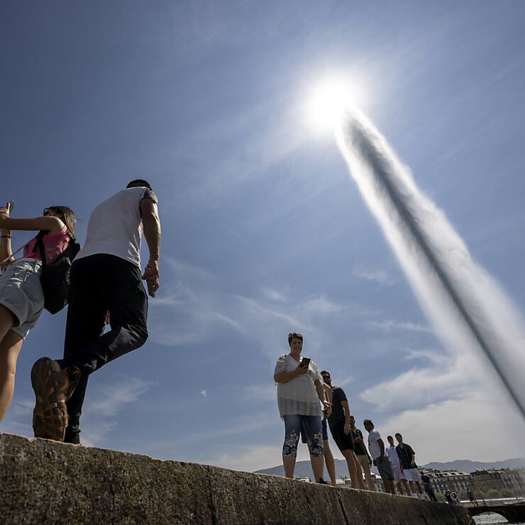 L'activité économique a été en partie entravée par les conditions météorologiques, inhabituelles pour la saison et qui ont causé des perturbations dans les secteurs de la construction et de la restauration, relève l'enquête du Kof. (KEYSTONE/Martial Trezzini)