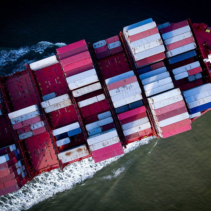 Le 1er août, Maersk avait relevé ses prévisions de bénéfice d'exploitation à hauteur de deux milliards de dollars pour l'ensemble de l'année, conséquence de l'augmentation des taux de fret face aux attaques en mer Rouge. (EPA/OLIVIER HOSLET)