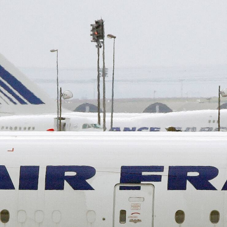 Cette suspension concerne les liaisons entre Paris-Charles de Gaulle et Beyrouth, ainsi que les vols depuis et vers le Liban assurés par Transavia France. (KEYSTONE/AP Photo/Christophe Ena)