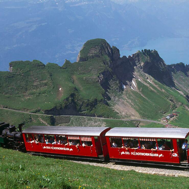 Le chemin de fer Brienz Rothorn doit cesser son activité pour cette année. Les dégâts causés par les intempéries sont trop importants. (archives)