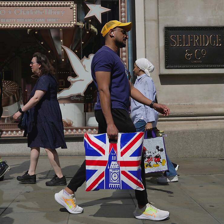 La marque avait été rachetée en 2022 pour 211 millions de livres par l'américain Authentic Brands Group (ABG), propriétaire des chaînes de sportswear Reebok et Juicy Couture notamment. (AP Photo/Kin Cheung)