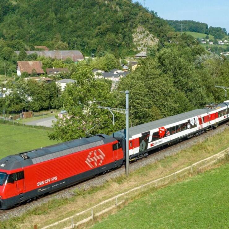 Le train "Education et Découverte" fait halte 12 à 15 fois par an. Il a déjà accueilli 17'000 élèves depuis son lancement en 2003.