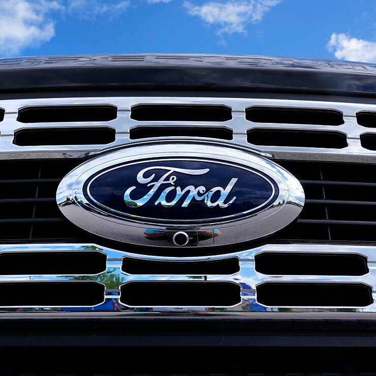 Ford explique sa stratégie par la volonté de se concentrer sur les véhicules "à un prix moins élevé et avec une meilleure autonomie". (AP Photo/Charles Krupa, File)