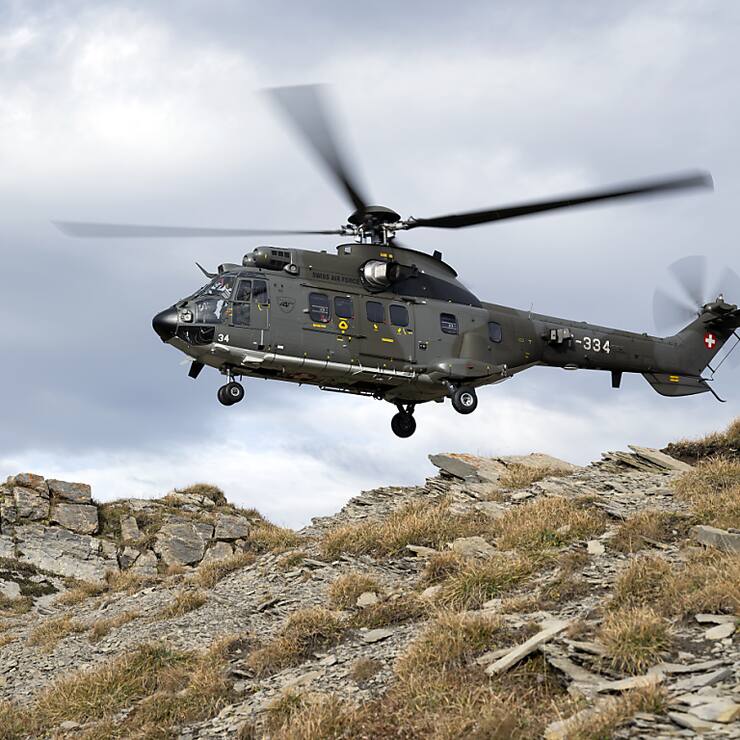 Un hélicoptère de type Cougar sera démonté et transporté de Dübendorf à Emmen (archives).