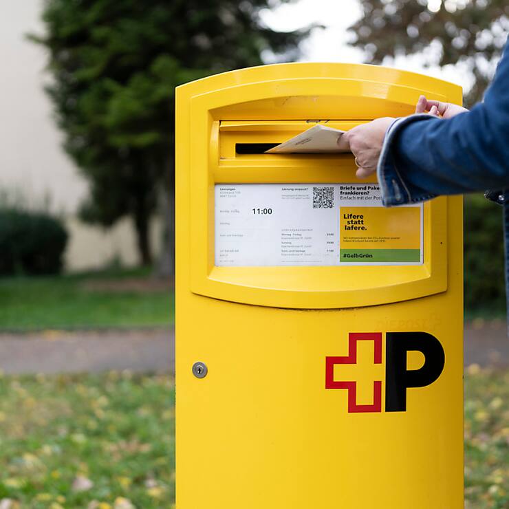 La diminution constante du volume des lettres constitue un défi pour la Poste (archives).