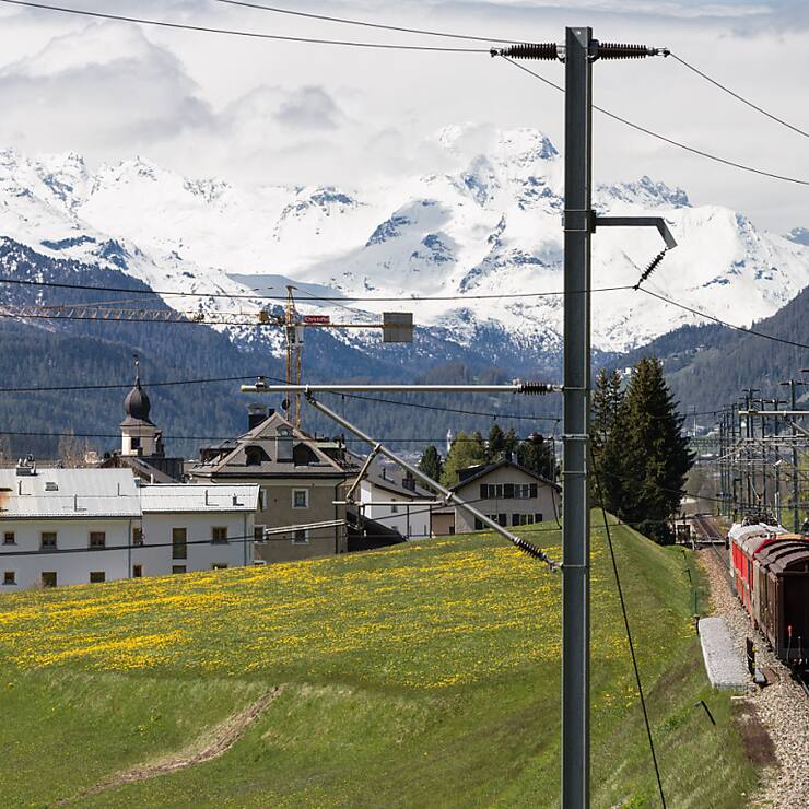 Après avoir grimpé sur le train qui démarrait, l'ado de nationalité tchèque a reçu une décharge de 11'000 volts de la ligne de contact. L'électrocution l'a projeté depuis le toit du wagon. Le malheureux n'a été découvert qu'une heure plus tard la conductrice d'un autre train (photo symbolique).