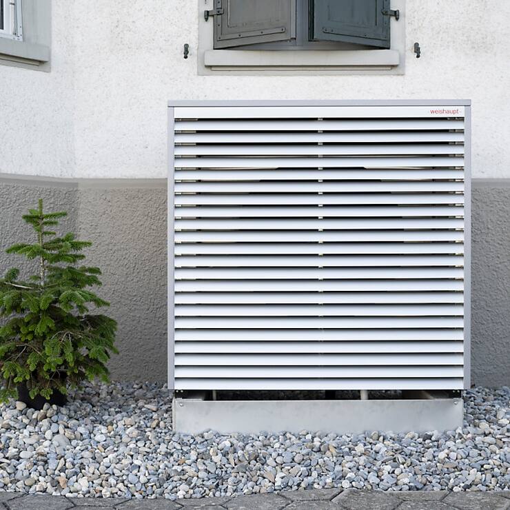 La plus grande partie des subventions, 216  millions de francs, a été allouée à des installations techniques du bâtiment (+55% par rapport à l'année précédente). 26'560  chauffages au mazout, au gaz ou à l'électricité (2022: 17'000) ont été remplacés, dont 87% par des pompes à chaleur.