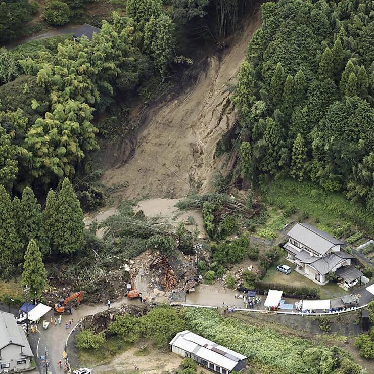 Des pluies torrentielles ont notamment déclenché un glissement de terrain mortel qui a fait 3 morts à Gamagori, une ville d cenre de la préfecture d'Aichi.