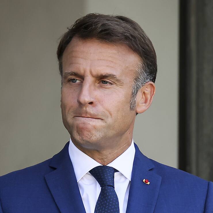 Emmanuel Macron a fait le déplacement en Serbie malgré la crise politique en France où il doit nommer un nouveau Premier ministre (archives)