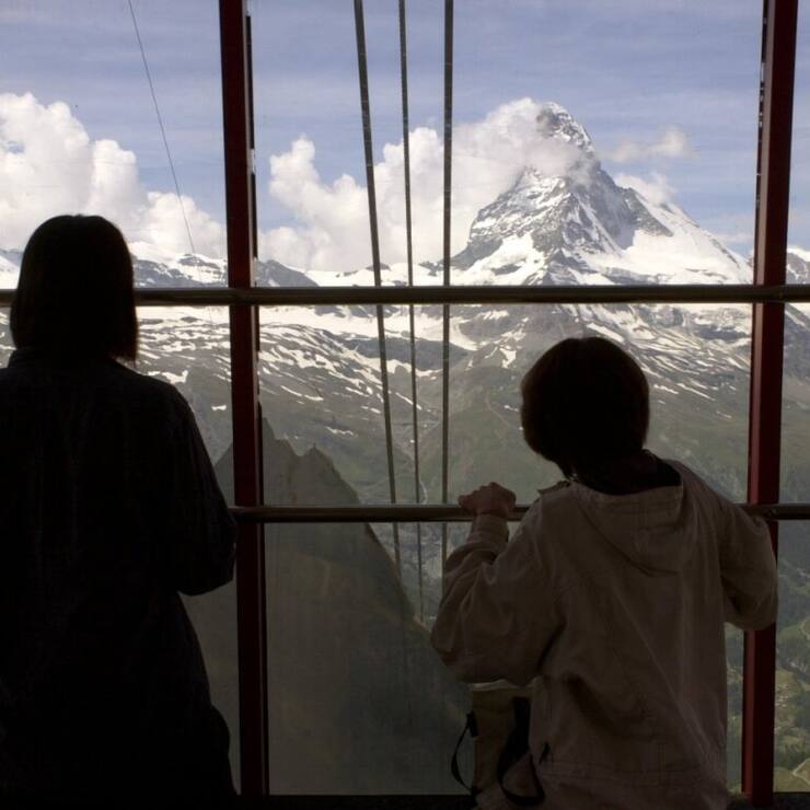 En termes de fréquentation, la destination Jungfraujoch a vu son nombre de visiteurs progresser de 9,8% à 460'500, alors que le nombre de skieurs est quant à lui demeuré stable à 930'100. (KEYSTONE/Andree-Noelle Pot)