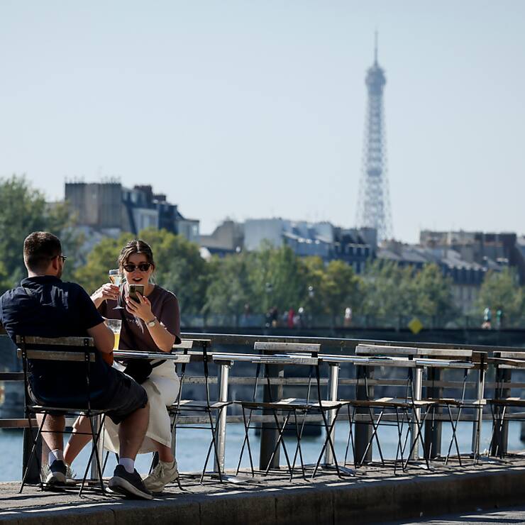 A 1,9%, l'indice des prix à la consommation (IPC) retombe ainsi sous l'objectif d'inflation de 2% poursuivi par la Banque centrale européenne (BCE), comme l'Allemagne l'a fait jeudi pour la première fois depuis mars 2021. (AP Photo/Thomas Padilla)