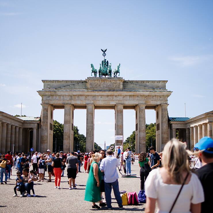 Le pays sort d'un deuxième trimestre qui a vu le Produit intérieur brut reculer de 0,1% par rapport au trimestre précédent et les mois à venir ne sont guère prometteurs. EPA/CLEMENS BILAN