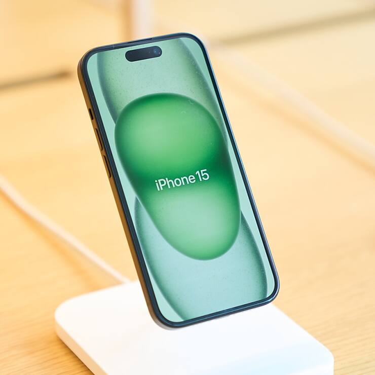 Les utilisateurs du smartphone succédant à l'iPhone 15 auront accès à des nouvelles fonctionnalités dès cet automne, mais devront attendre 2025 pour une partie d'entre elles (archives).