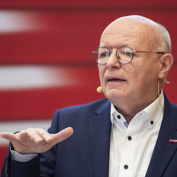 "Dans une perspective d'avenir, j'aimerais avoir un système dans lequel le train est moins sollicité localement", a déclaré le directeur général des CFF Vincent Ducrot dans une interview accordée à la "NZZ am Sonntag".