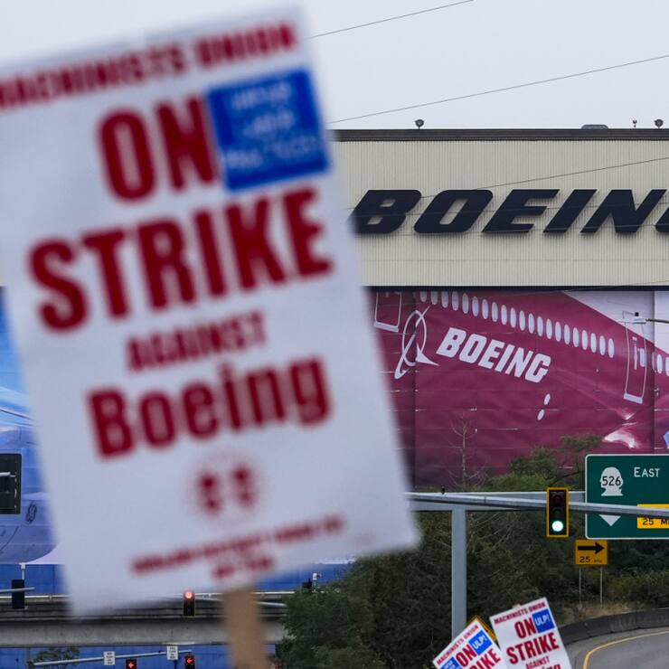 Boeing assure avoir gelé tous les recrutements et les hausses salariales liées à des promotions, et aussi avoir mis fin aux voyages en première classe et en classe affaires, y compris pour les membres de sa direction (archives).