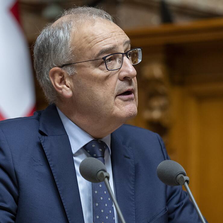 Le ministre de l'économie Guy Parmelin a défendu le point de vue du Conseil fédéral, qui s'oppose à la mise en place d'un tel contrôle des investissements étrangers.