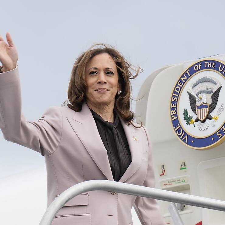 Fin août, Storm-1516, un groupe d'influence allié au Kremlin, a produit deux fausses vidéos pour discréditer la campagne Harris-Walz, indique le groupe Microsoft. Les deux vidéos ont été visionnées des millions de fois.