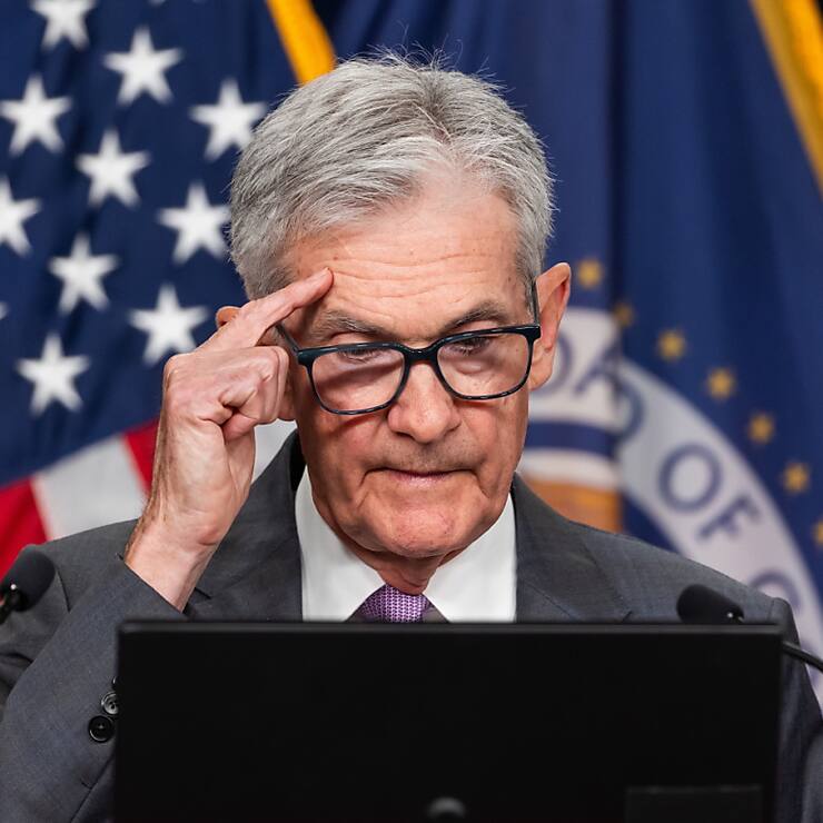 La Fed, ici son président Jerome Powel, veut maintenant que l'inflation rentre progressivement dans le rang, empêcher le chômage de grimper à son tour. (archives)