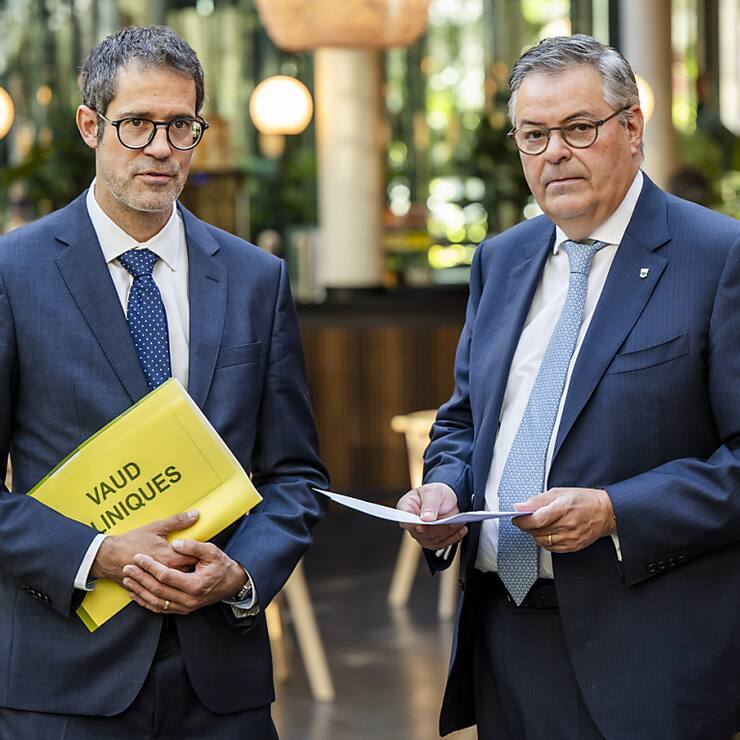 Jérôme Simon-Vermot (à gauche), secrétaire général de Vaud Cliniques, et Marc-Olivier Buffat (à droite), président de cette association des cliniques privées vaudoises, ont dénoncé jeudi le système de financement et de planification de la santé vaudoise, notamment trop centré sur le CHUV.