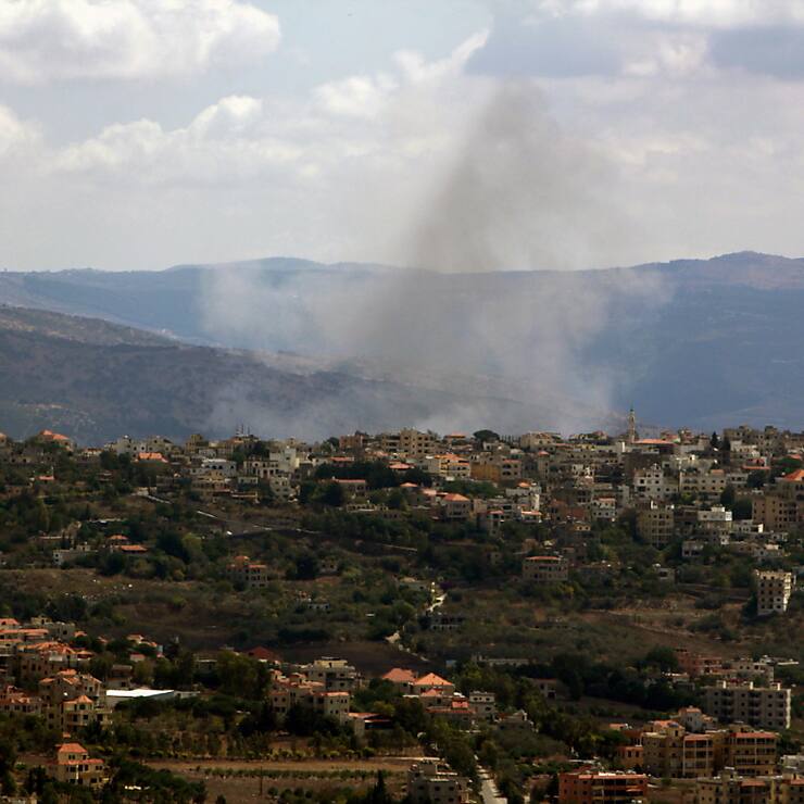 L'armée de l'air israélienne dit avoir frappé jeudi au Liban environ 100 lanceurs de roquettes et d'autres infrastructures du Hezbollah représentant environ 1000 canons.