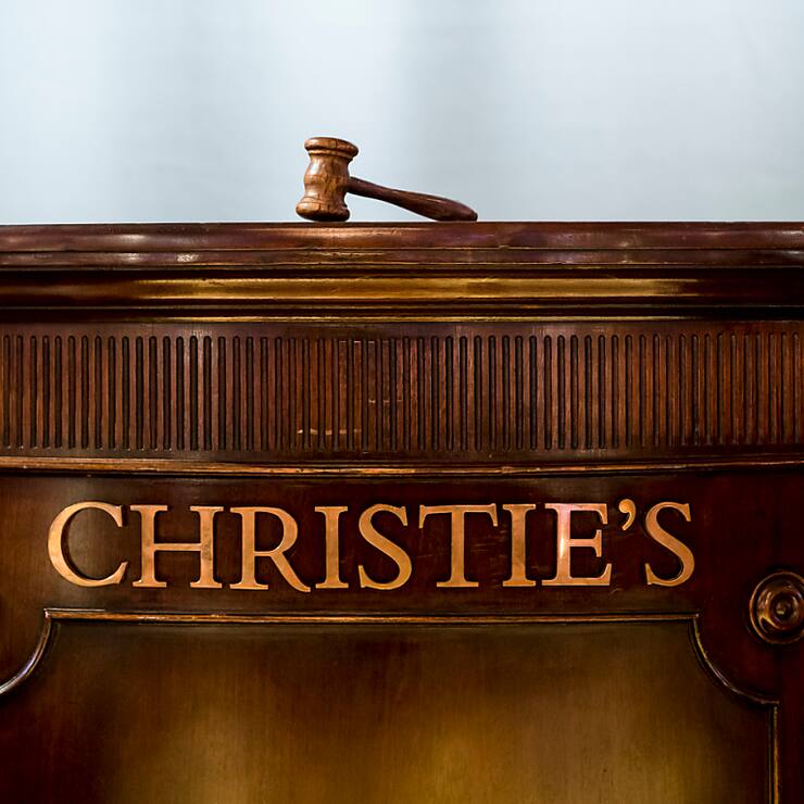 Christie's a annoncé des ventes de 2,1 milliards de dollars au premier semestre 2024, en baisse pour la deuxième année consécutive après le pic de 4,1 milliards de dollars atteint en 2022. (KEYSTONE/Jean-Christophe Bott)