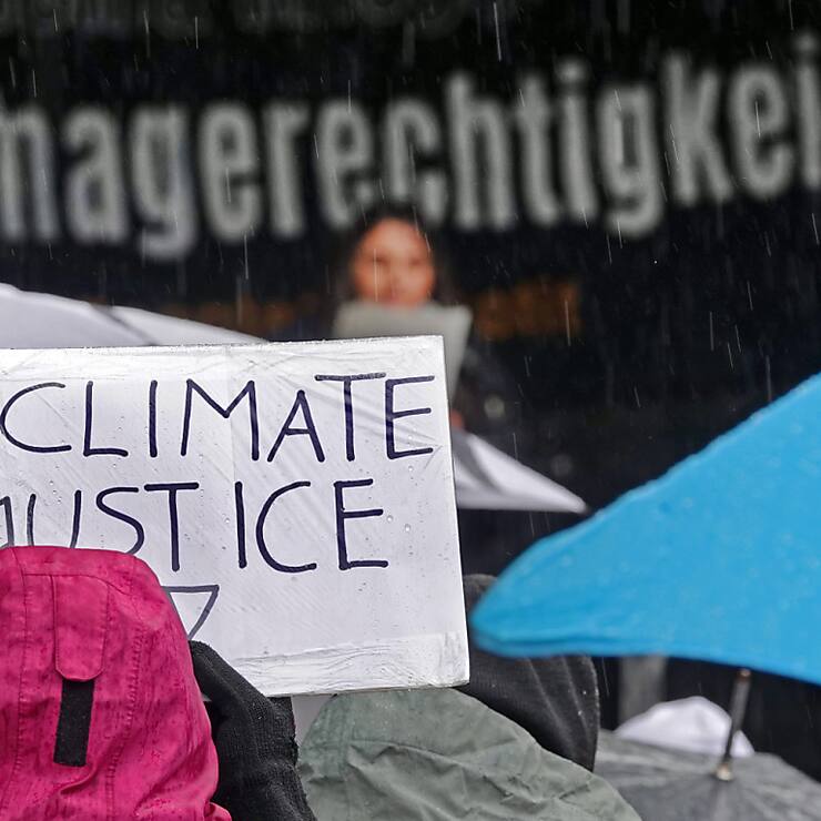Des dizaines de milliers de jeunes Allemands ont manifesté vendredi en faveur du climat.