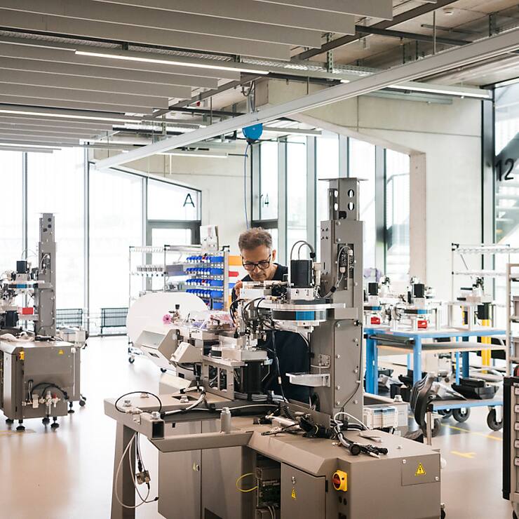 L'industrie d'exportation souffre du manque de demande étrangère. La reprise en Suisse se fait ainsi plus difficile que prévu, note le KOF (archives).