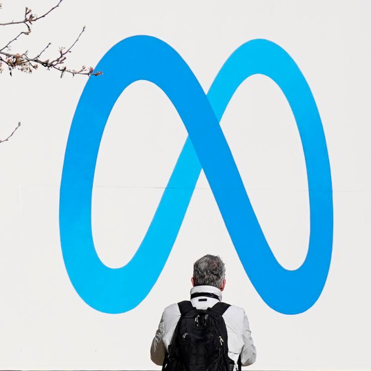 Meta, la maison-mère de Facebook, d'Instagram et de Whatsapp, va lancer mi-octobre le Quest 3S, un casque de réalités mixtes (augmentée et virtuelle) d'entrée de gamme vendu à partir de 299 dollars. (AP Photo/Jeff Chiu, File)