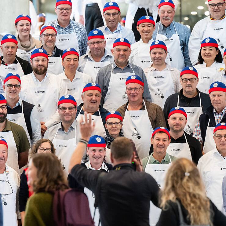 Le jury était composé de plus de 150 professionnels du secteur fromager et de la restauration ainsi que de journalistes et de consommateurs provenant d'une dizaine de pays. Une présélection s'est déroulée fin septembre à Berne.