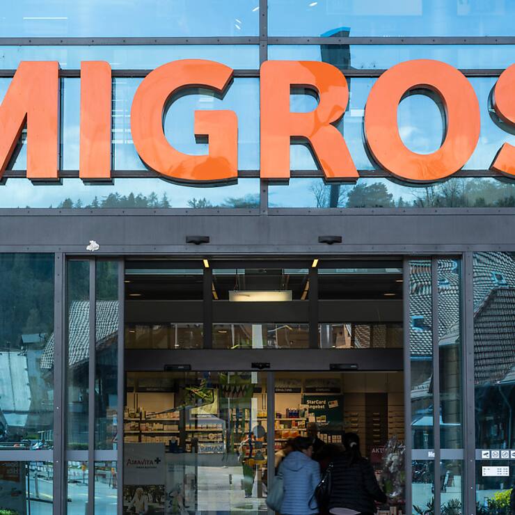 Les marchandises pour les magasins Migros au Tessin prendront le train et traverseront le Gothard (archives).